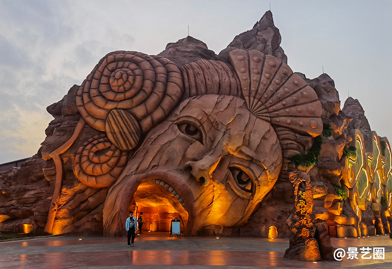 大型塑石假山门头艺术景观水泥雕塑第1张