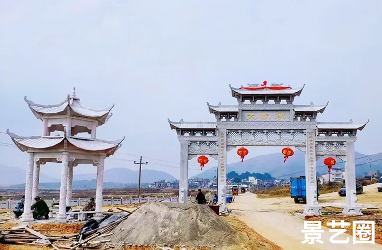 农村石雕石材牌坊厂家安装实拍案例第2张