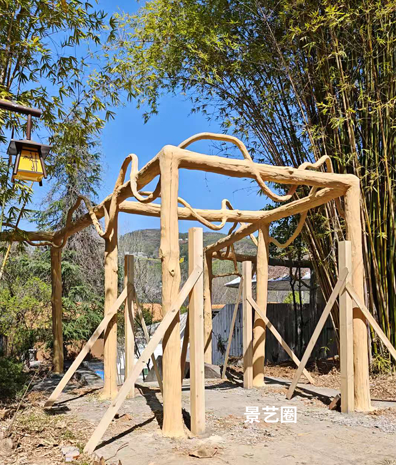 动物园里给袋鼠用水泥仿木栏杆围起来的家第1张