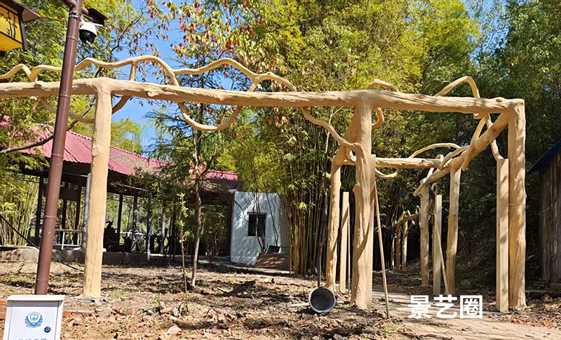 动物园里给袋鼠用水泥仿木栏杆围起来的家第5张