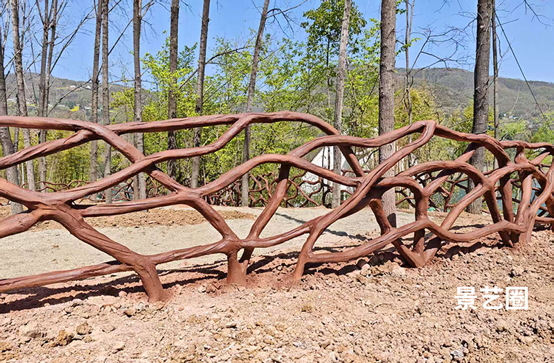 动物园里给羊驼用水泥仿树藤栏杆围起来的家第9张