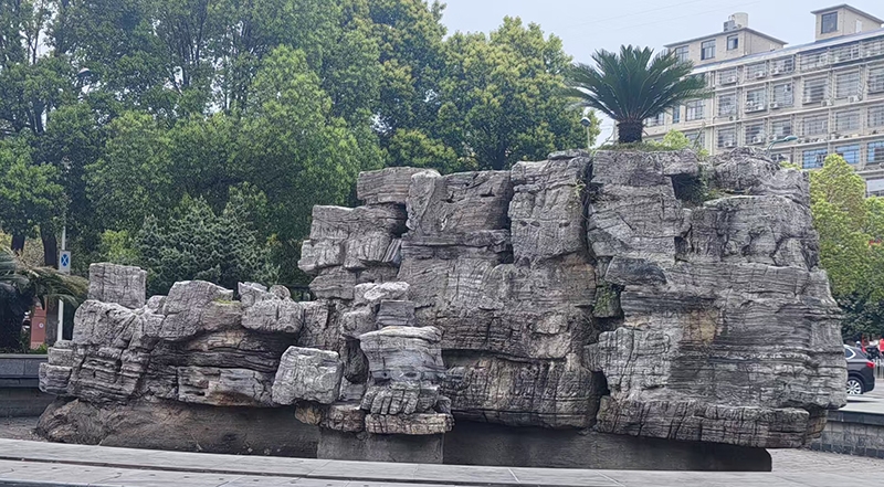 水泥仿龟纹石做的假山实拍案例第4张